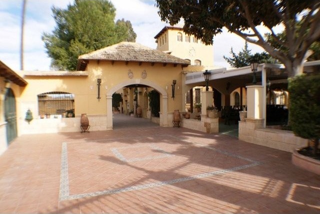 9 bedroom Ranch at the outskirts of..
