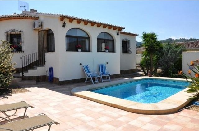 2 Bedrooms - Villa - Alicante - For Sale
