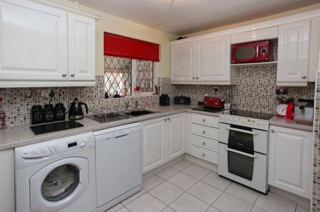 Three Bedroom Semi Detached House.. - 2