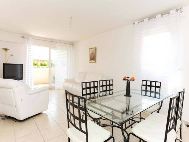 Lovely 3 room appartement in secured..