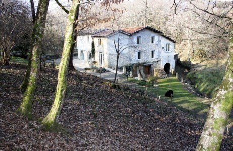 Superbly restored property with 1.73..