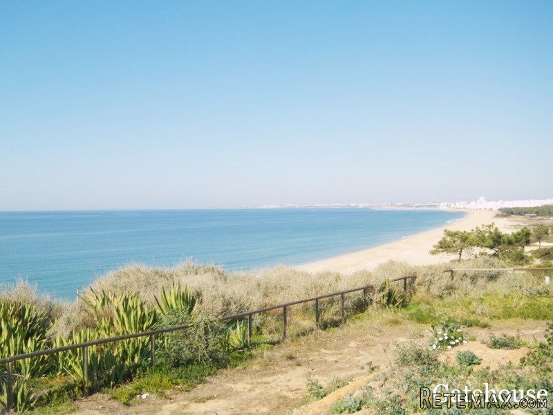 Vale do Lobo Beachfront Apartment For..