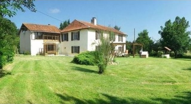 Renovated House Surrounded By 6.5..