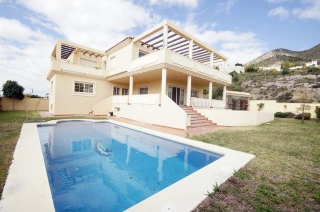 5 Bedrooms - Villa - Malaga - For Sale