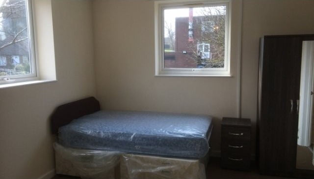 FULLY REFURBISHED DOUBLE ROOM TO LET -..
