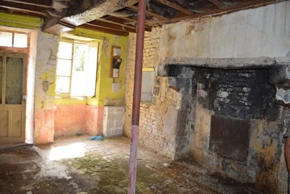 Property to renovate entirely in pretty.. - 2