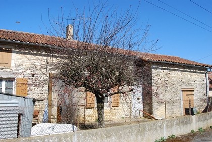 Great opportunity! Property to renovate..