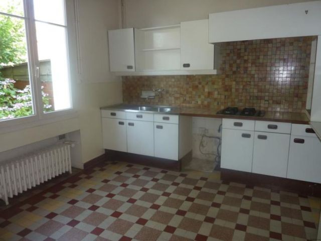 Lovely Mature House in Town - 2