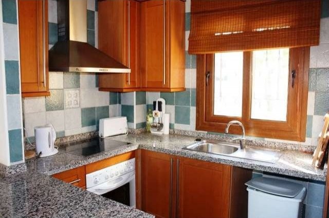 LOVELY GROUND FLOOR APARTMENT - 2