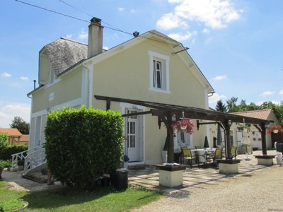 Immaculate Detached Stone House +..