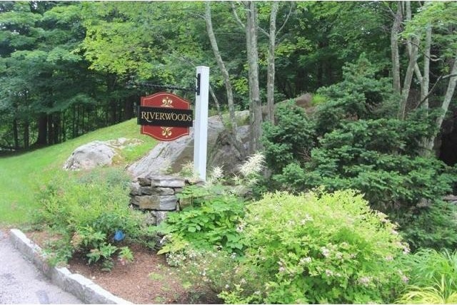 2 bedroom Condominium For Sale: Mount..
