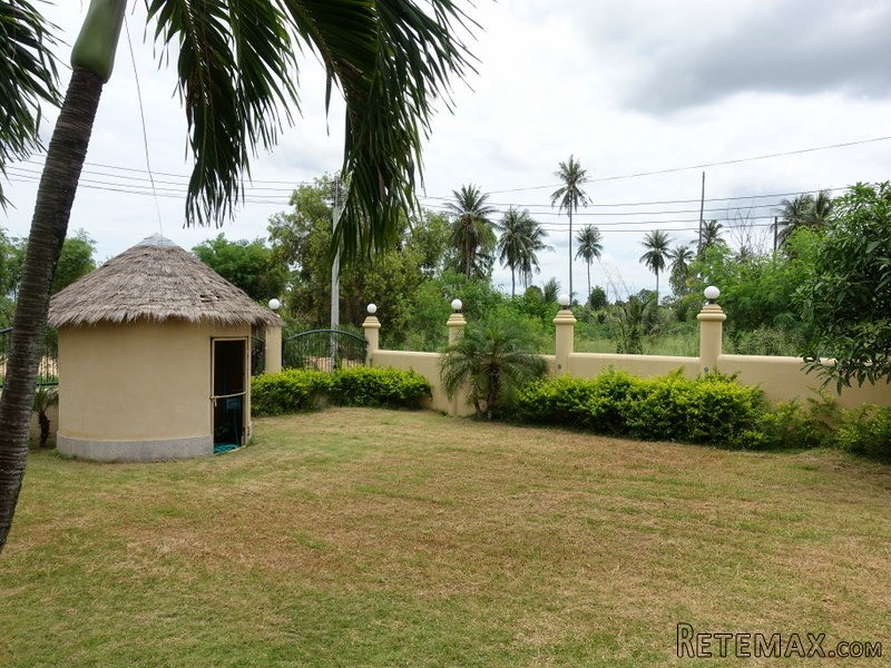 Idyllic lake estate on 19.000m2 land 15.. - 2