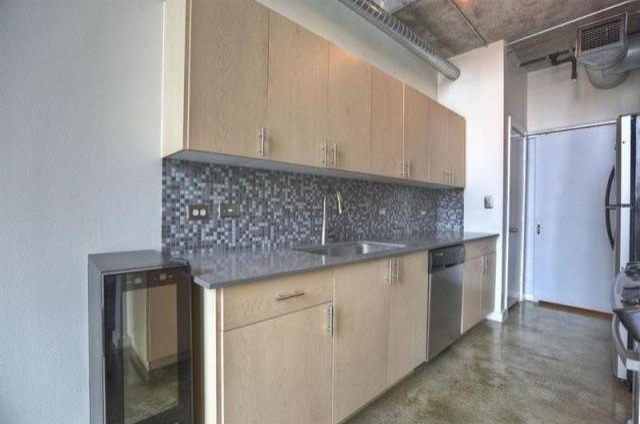 1 bedroom Apartment For Sale: 2000.. - 2