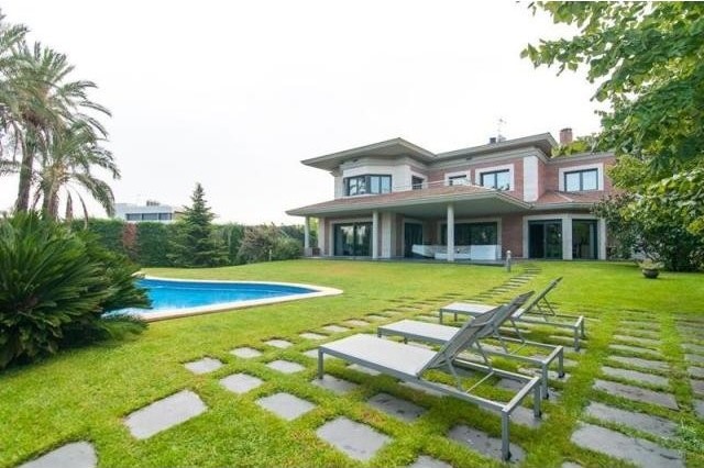 5 bedroom Terraced House For Sale:..