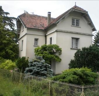 House In Need Of Complete Renovation..