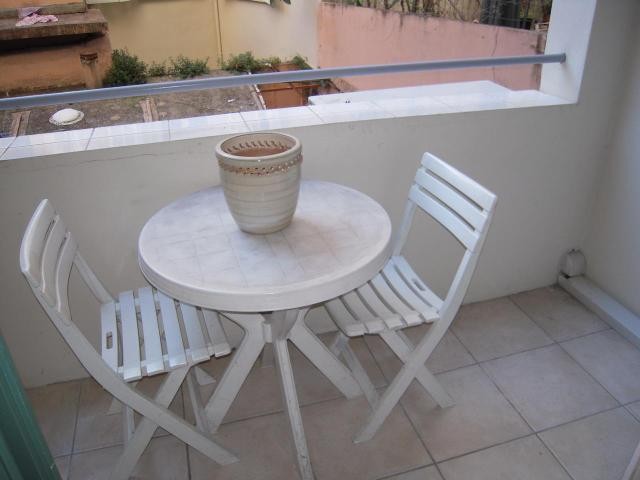 One bed 30 seconds from seafront - 2