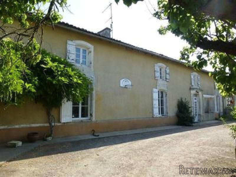 5 Bedrooms - House - Poitou-Charentes..