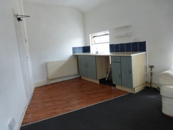 F1, 156 County Road L4 5PH - 2
