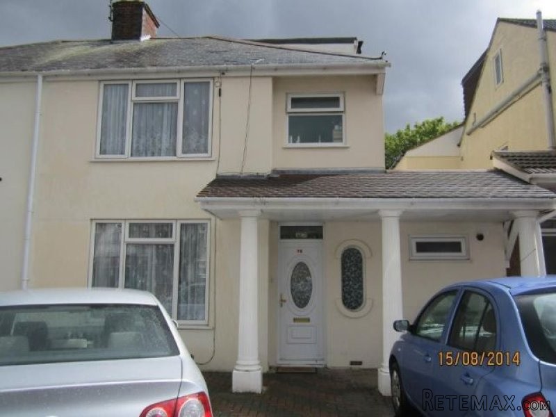 3 bed semi-detached house for sale