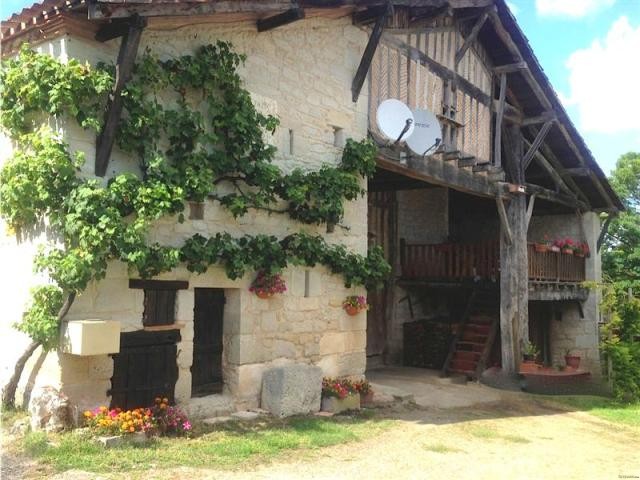 Character Country House - between Duras..