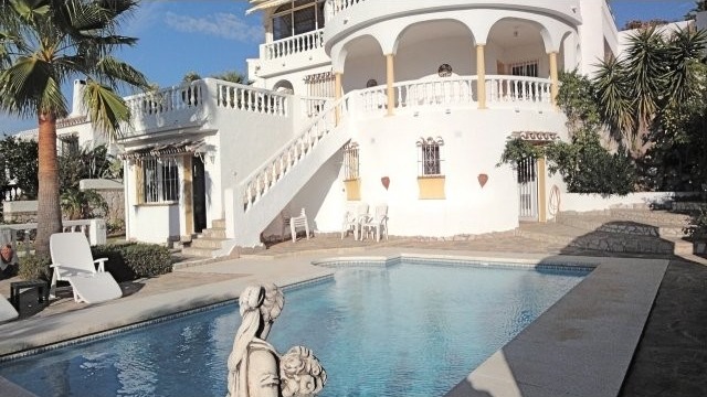 VILLA FOR SALE IN MIJAS COSTA