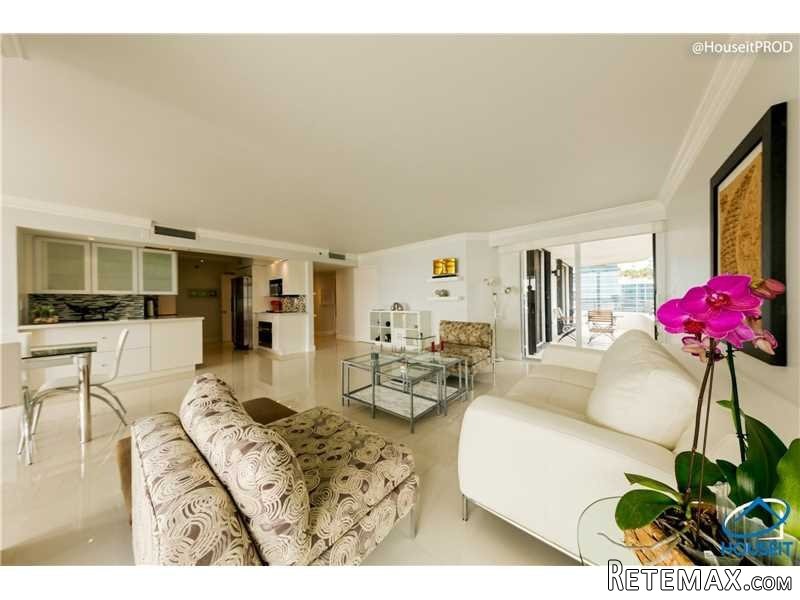 2 bedroom Flat For Sale: 151 SE 15 Rd #..