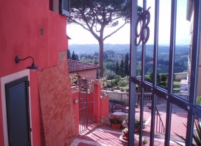 Beautiful Apartment In Restored Hilltop..