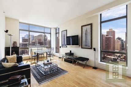 3 bedroom Apartment For Sale: 250 EAST..