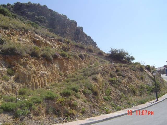 Land - Fantastic plot with un.. - 2