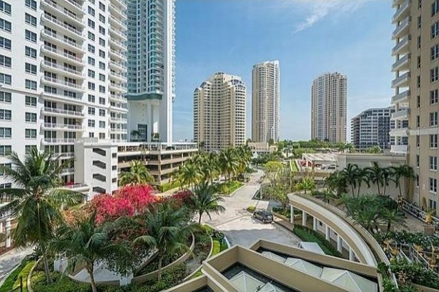2 bedroom Flat For Sale: 701 BRICKELL..