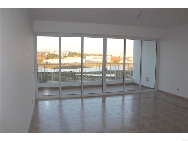 LARGE THREE BEDROOM APARTMENT WITH.. - 2