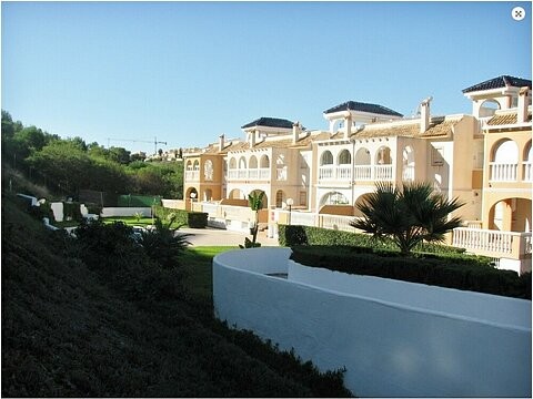 * Beautiful 4 Bed Duplex Apartment