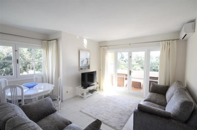 2 Bed Apartment for sale in Calahonda