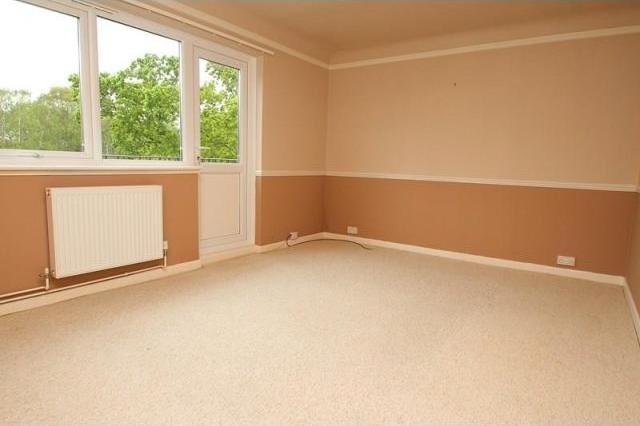 2 bedroom Property For Rent: Oak Road.. - 2