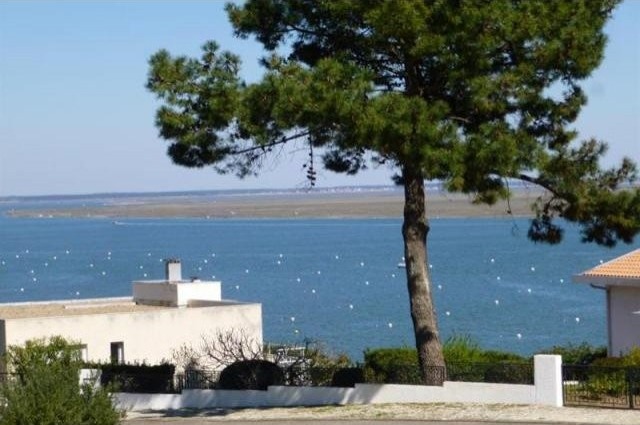 5 bedroom Villa For Sale: 33950 LEGE..