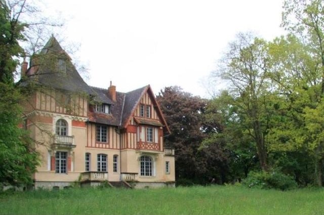 10 bedroom Character For Sale: 03000..