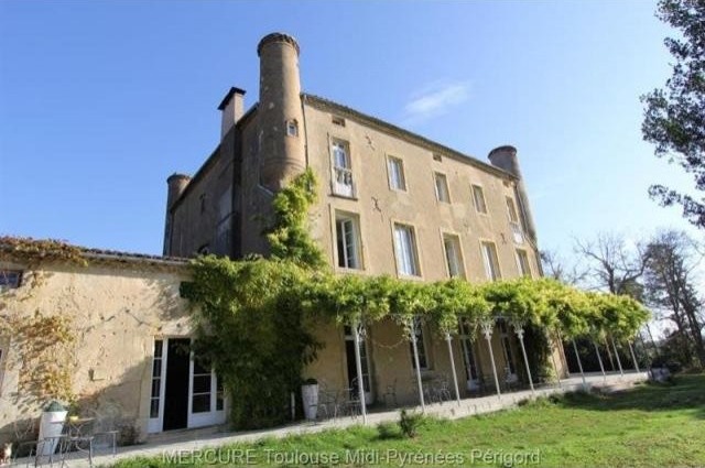 11 bedroom Castle For Sale: 11000..