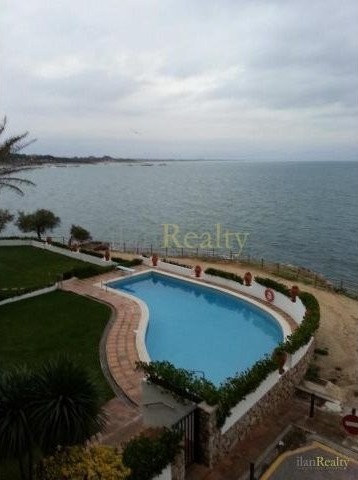 Stunning apartment on the seafront of..