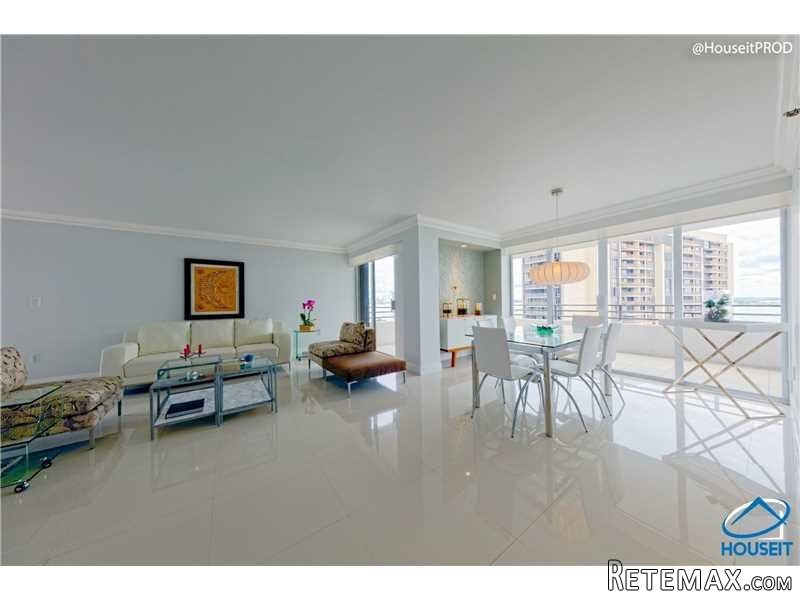 2 bedroom Flat For Sale: 151 SE 15 Rd #.. - 2