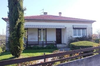 Detached Bungalow With 900m2 Garden In..