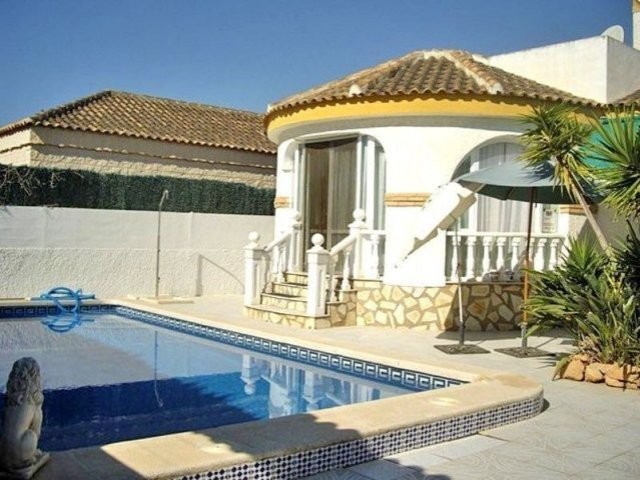 Lovely 2 Bed Detached Villa