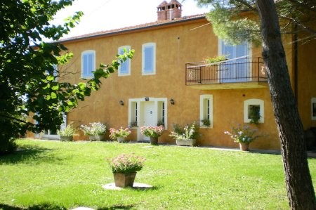 Restored Farmhouse With Pool Near Lake..