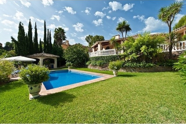 4 Bedrooms - Villa - Malaga - For Sale