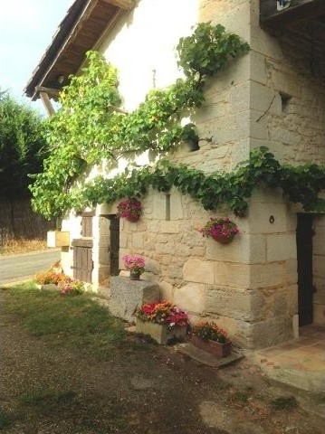 Character Country House - between Duras.. - 2