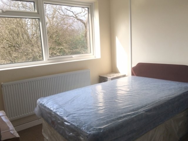 FULLY REFURBISHED DOUBLE ROOM TO LET -.. - 2
