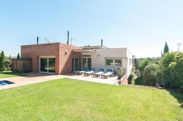 6 bedroom Detached House For Sale:..