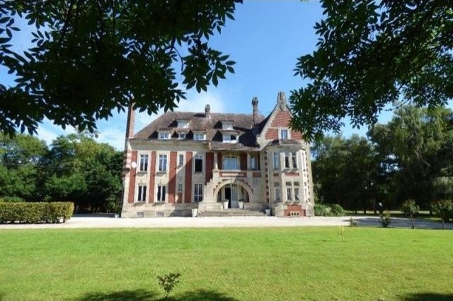 10 bedroom Manor House For Sale: 80700.. - 2