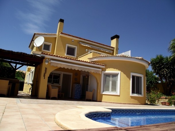 3 Bed 3 Bath Detached Villa Gata..