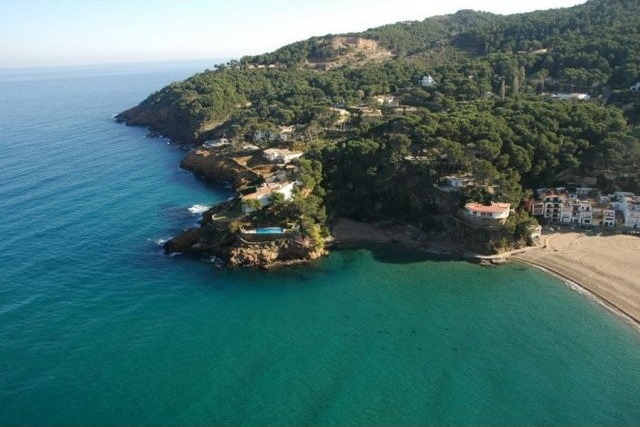 Exlusive plot with panoramic views for..