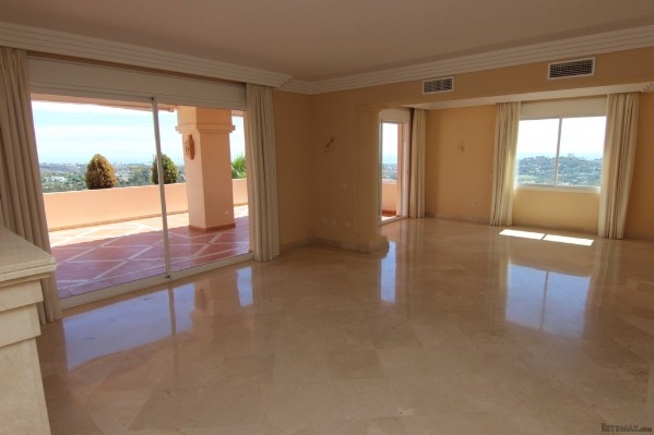 Penthouse for sale in Nueva Andalucia.. - 2